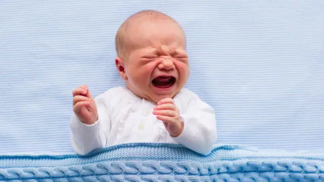 ¿Es normal que un bebé se despierte llorando por las noches?